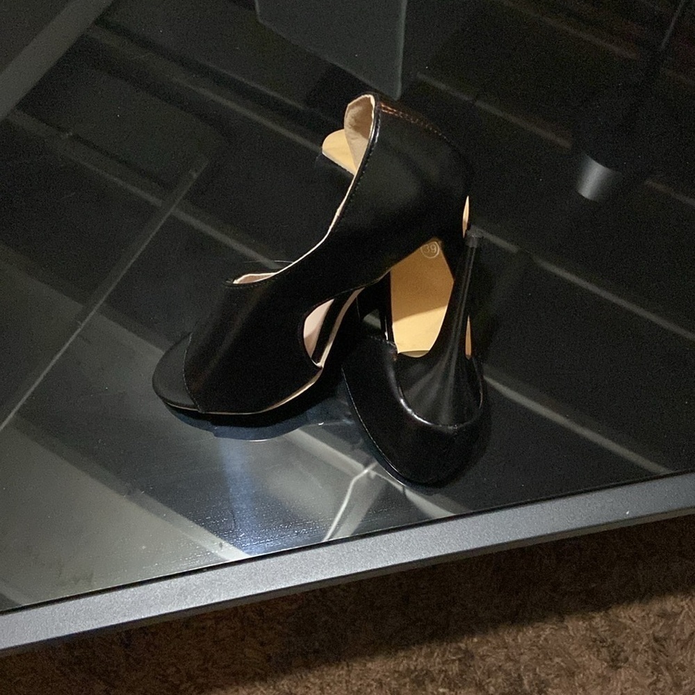 Heels - Picture 4 of 4